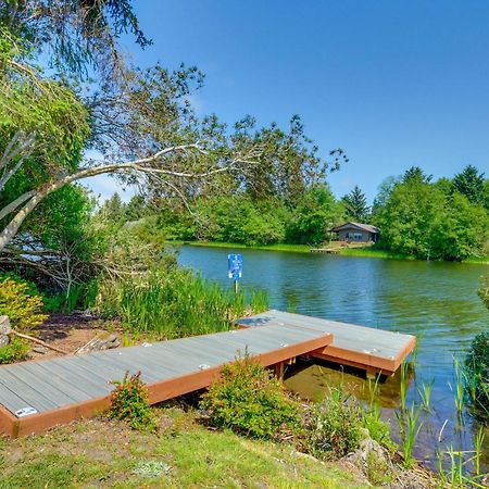 Canal Cottage Retreat With Dock And Waterfront Views オーシャン・ショアーズ エクステリア 写真