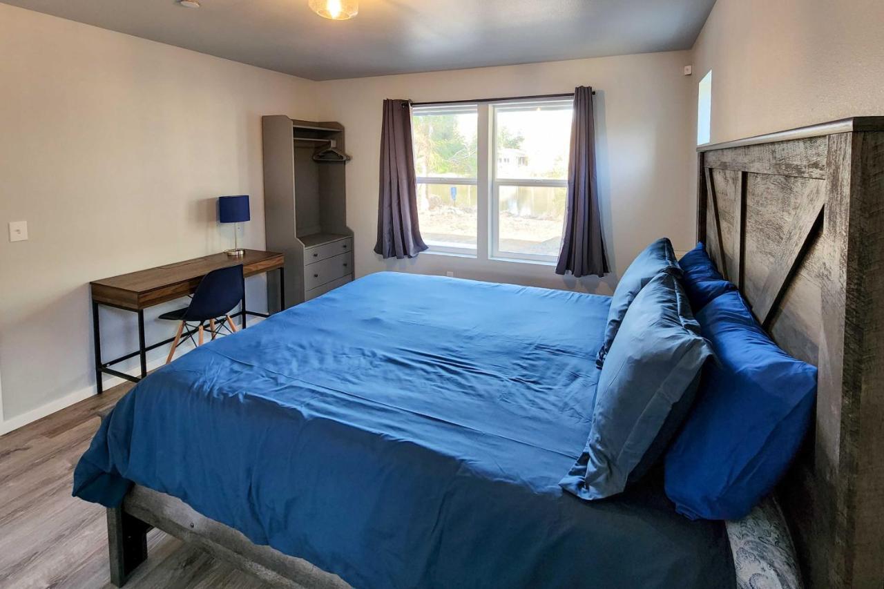 Canal Cottage Retreat With Dock And Waterfront Views オーシャン・ショアーズ エクステリア 写真